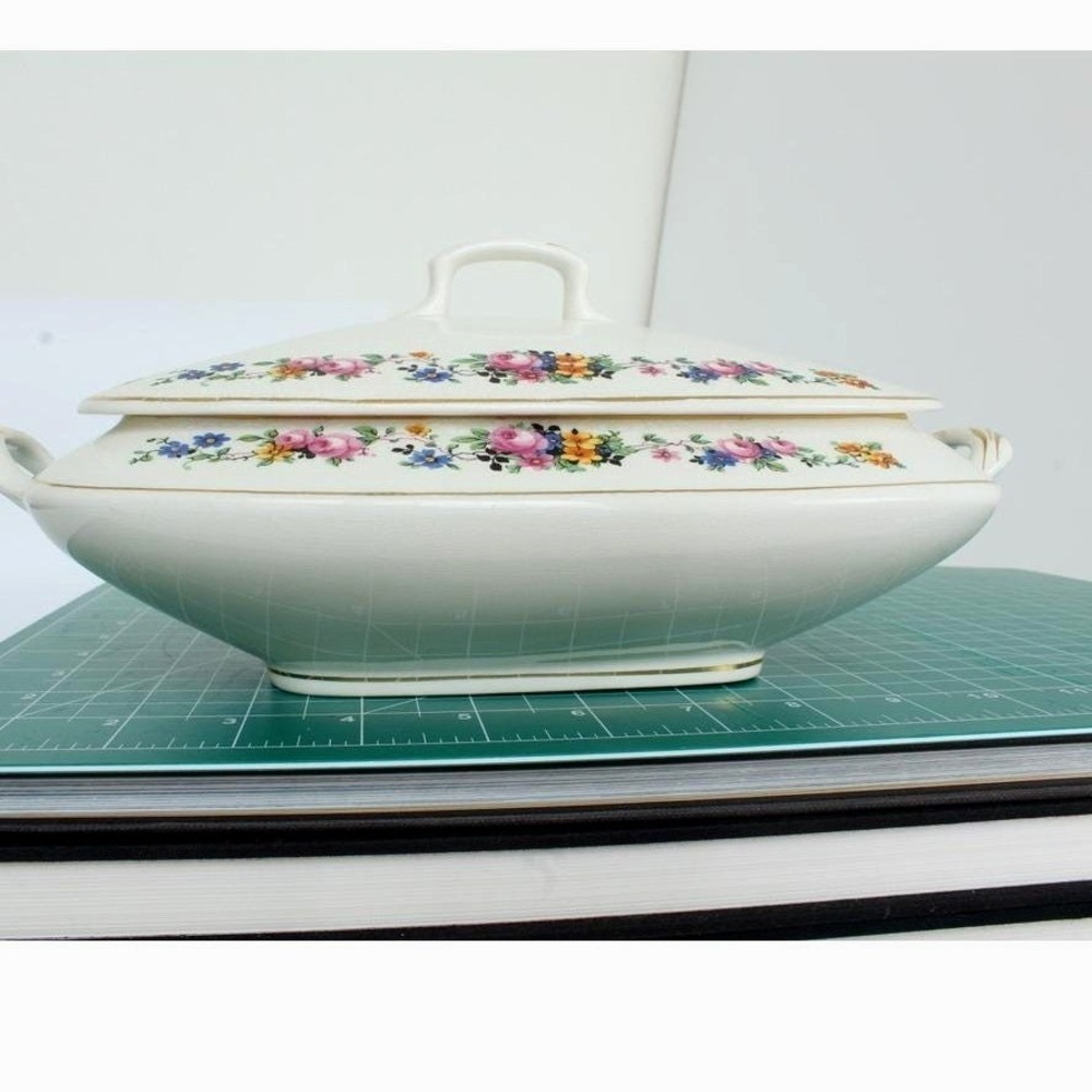 Carrollton China Floral Covered Vegetable Tureen Gold Trim‎ White Vintage 11.5"